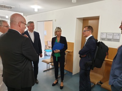 Accordion 3.2 - Besichtigung der Erzgebirsklinikum in Annaberg und Diskussion über die Versorgung von Krebspatienten mit dem örtlichen CDU-Bundestagsabgeordneten Alexander