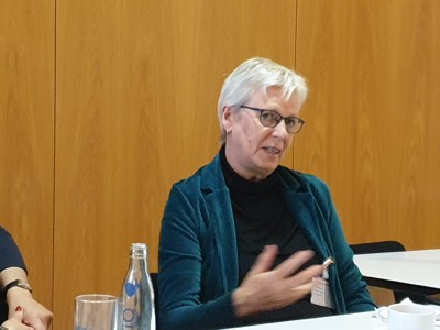 Accordion 2.1 - Die Bundestagsabgeordnete Maria Kein-Schmeink diskutiert gemeinsam mit den Vertretern der BASF und Lilly Deutschland über effektive Maßnahmen zur beruflichen Wiedereingliederung